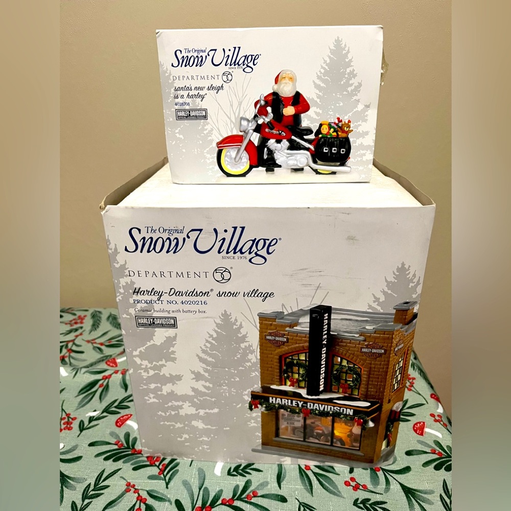 Dept 56 Harley Garage with Santa by bike figuruine